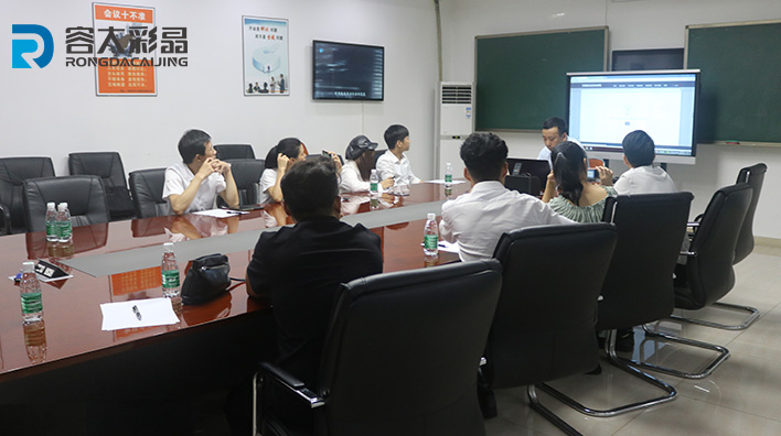 Rongda Colour Crystal Technology Director trains customer team on the software and hardware usage of multi-media touch-in-one machine！